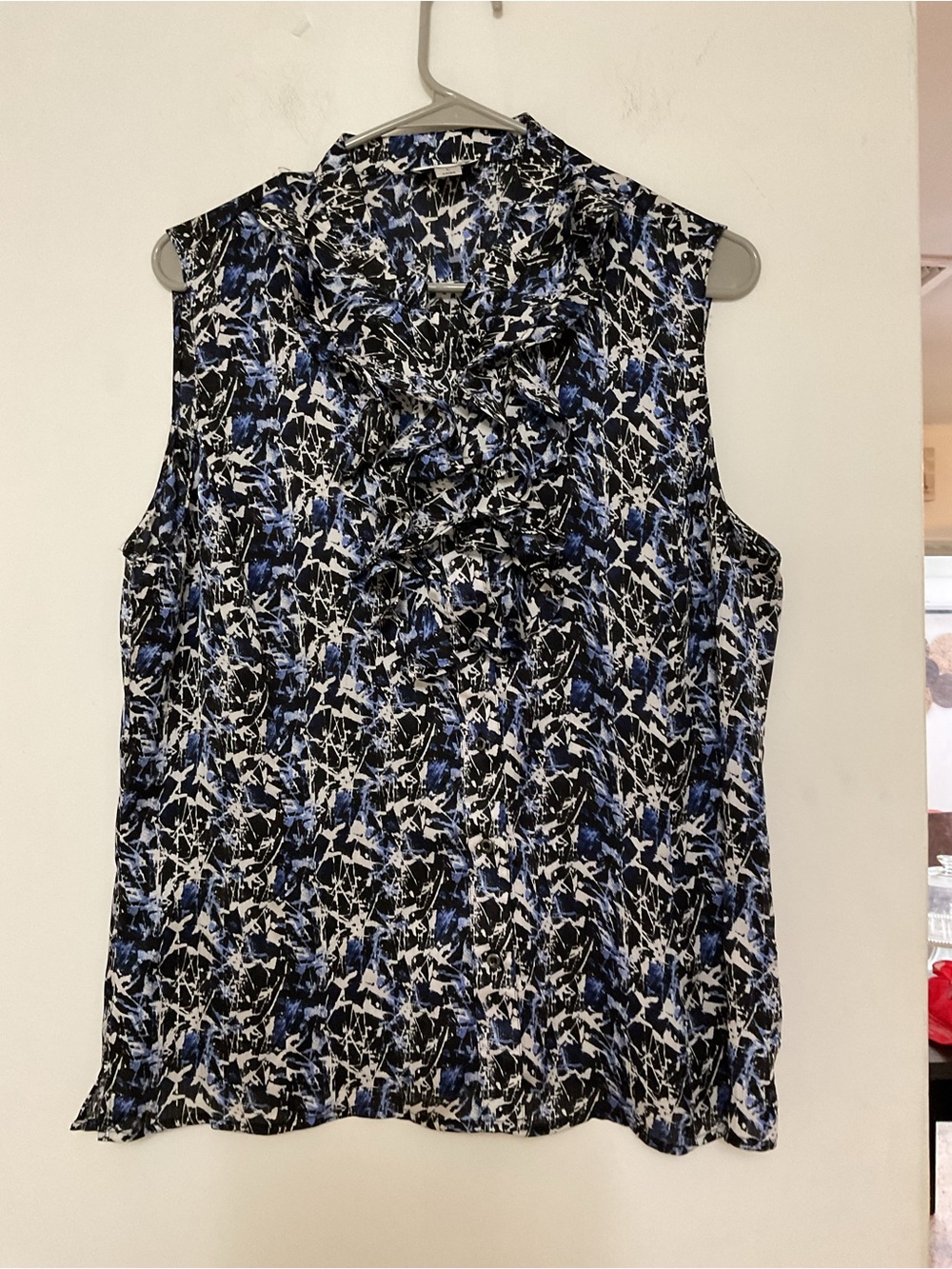 TAHARI womens Sleeveless Ruffle Front Print Top - Blue/Black